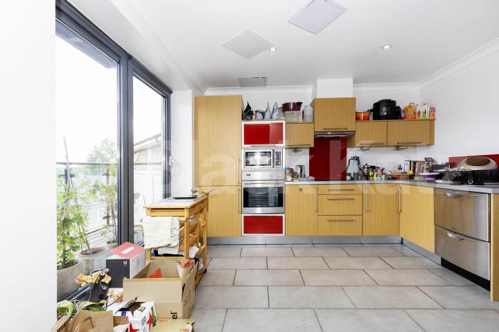 Luxury modern development with two bathrooms huge lounge & two double bedrooms Canal Boulevard, Camden